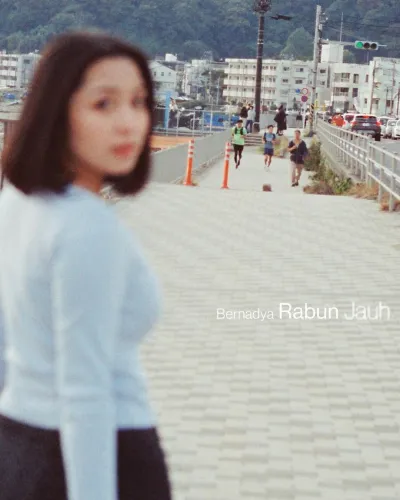 Kenapa “Rabun Jauh” Bernadya Terasa Semenyayat Itu di Fase Move On?